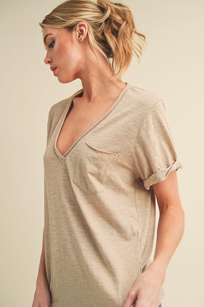 Oat Relaxed Fit Raw Seam V-Neck Pocket Tee